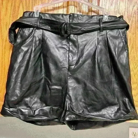 Lulus‎ size XL black pleather shorts - Picture 1 of 5